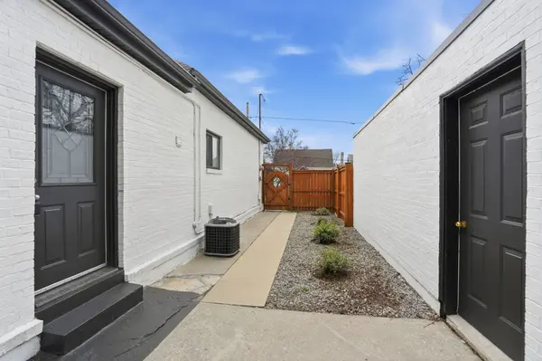 390 Hunter ST W, Hamilton, ON L8P 1S9