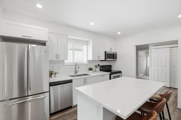 390 Hunter ST W, Hamilton, ON L8P 1S9