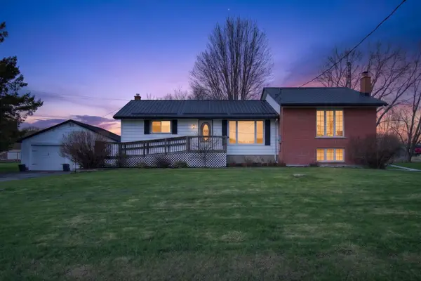 337 Simmons RD, Loyalist, ON K0H 2H0