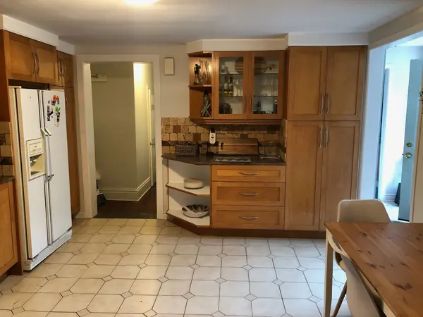 240 Breezehill AVE S, Dows Lake - Civic Hospital And Area, ON K1Y 2J3