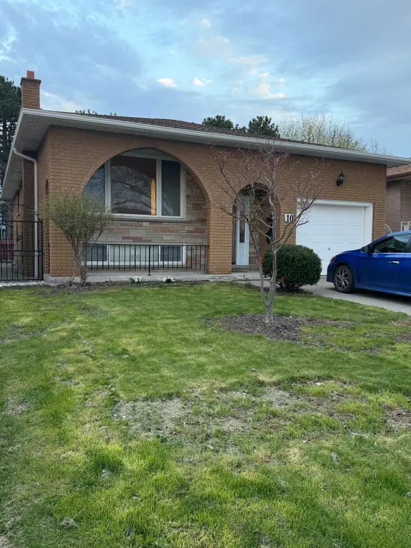 10 Fairington CRES #UPPER, Hamilton, ON L8E 3N4