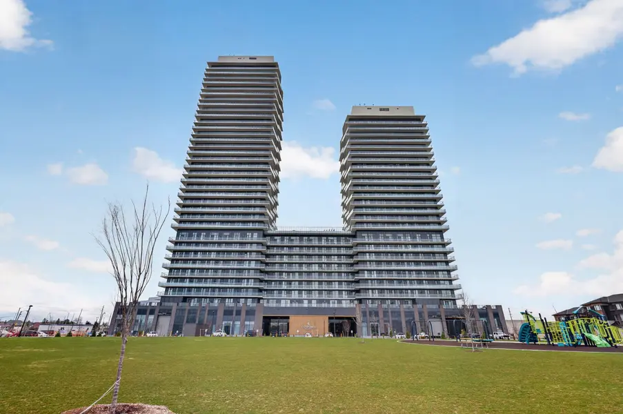 15 Skyridge DR #1402, Brampton, ON L6P 4S3