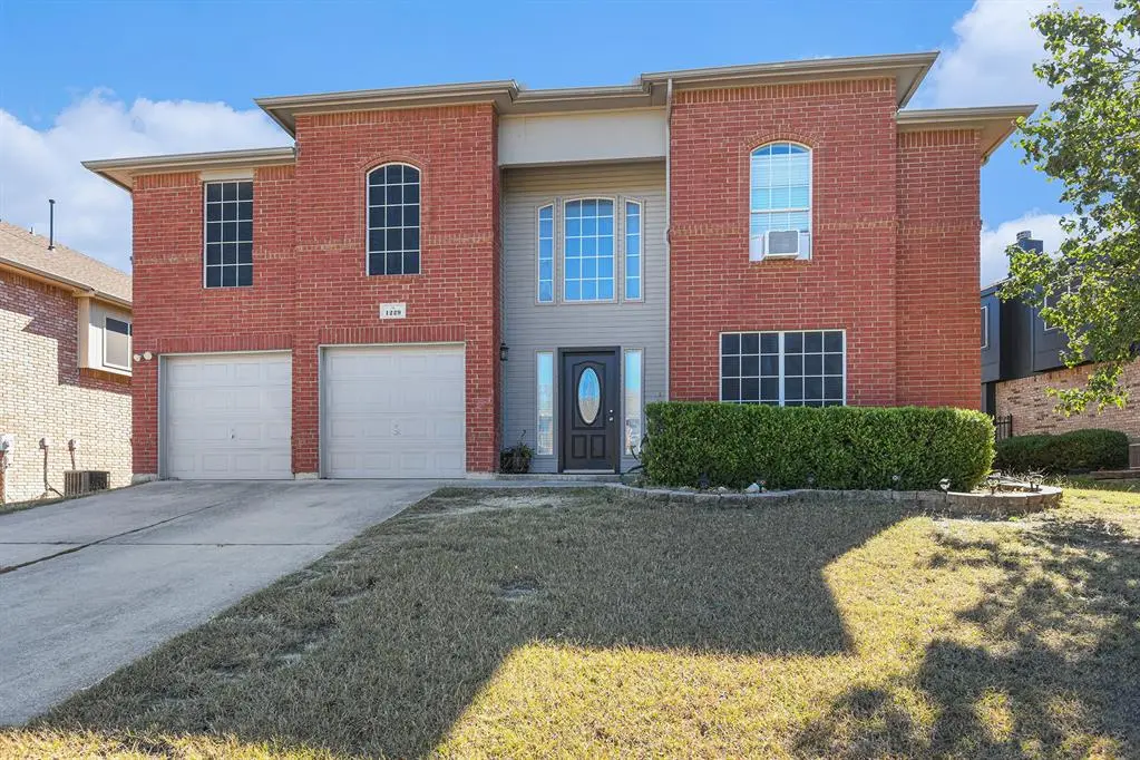 1229 Topeka Drive, Saginaw, TX 76131