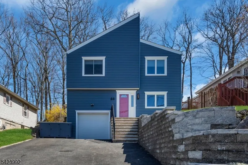 66 Salmon Rd, Roxbury Twp., NJ 07850