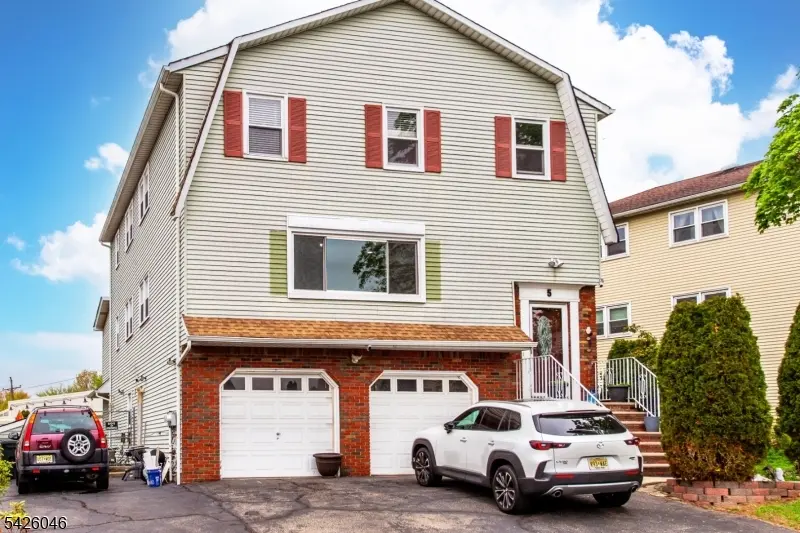 5 Garden Dr, Elmwood Park Boro, NJ 07407