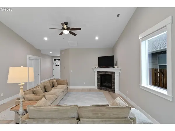 1025 SASSAFRAS ST, Independence, OR 97351