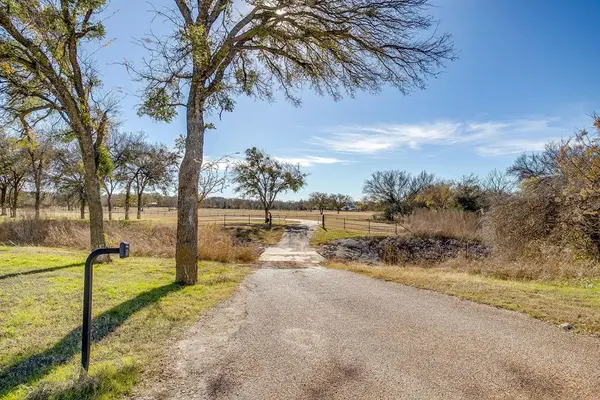 1512 E Henderson Street, Cleburne, TX 76031