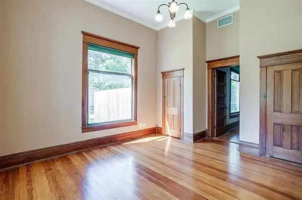 708 S Waco Street, Weatherford, TX 76086