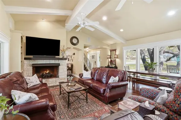 5014 Mohawk Court, De Cordova, TX 76049