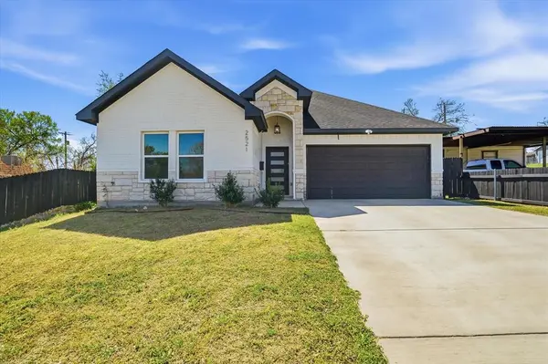 2521 NW 20th Street,  Fort Worth,  TX 76106