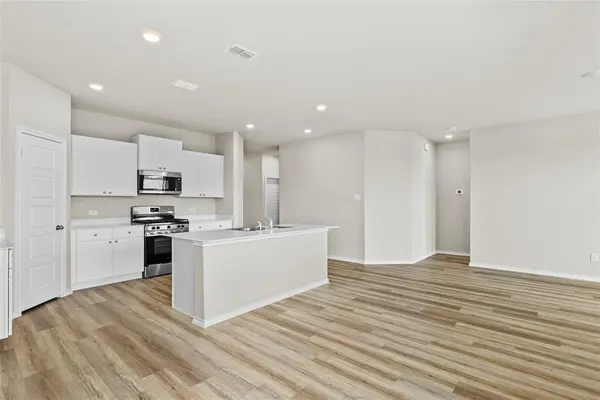 9729 Mcclane Farm Drive, Fort Worth, TX 76036