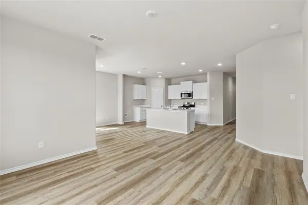 9729 Mcclane Farm Drive, Fort Worth, TX 76036