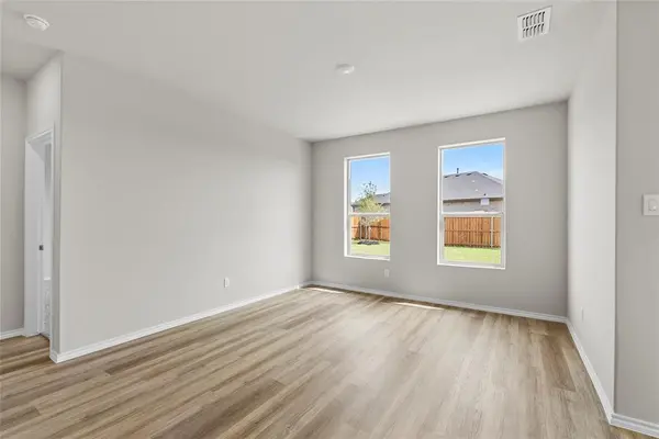 9729 Mcclane Farm Drive, Fort Worth, TX 76036