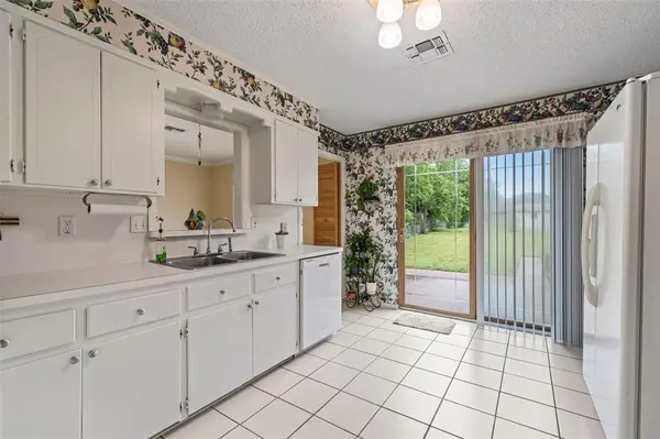 228 Monterrey Drive, Hewitt, TX 76643