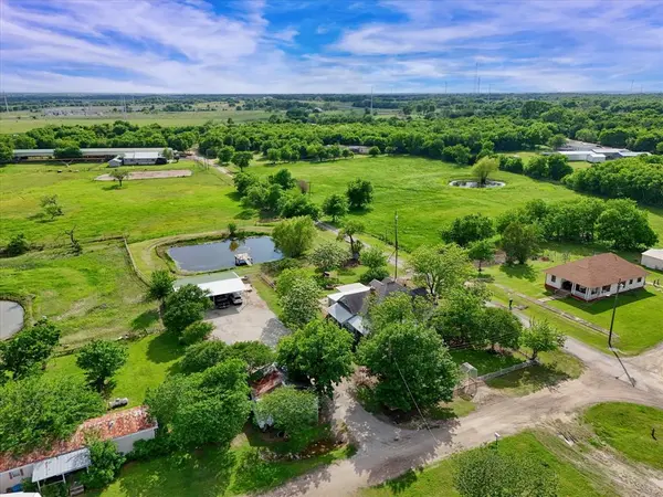 421 N Huey Avenue W, Mount Calm, TX 76673