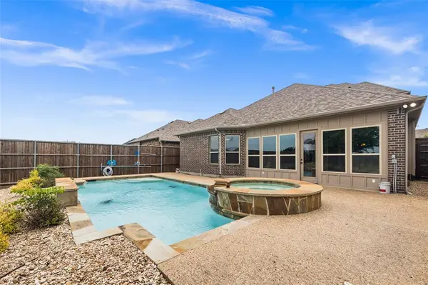 586 Mountcastle Drive, Rockwall, TX 75087