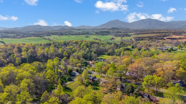 941 Lake DR, Bedford, VA 24523