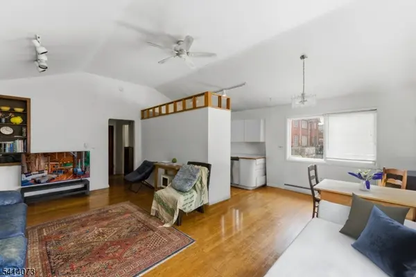 2455 3Rd St, Fort Lee Boro, NJ 07024