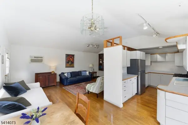 2455 3Rd St, Fort Lee Boro, NJ 07024