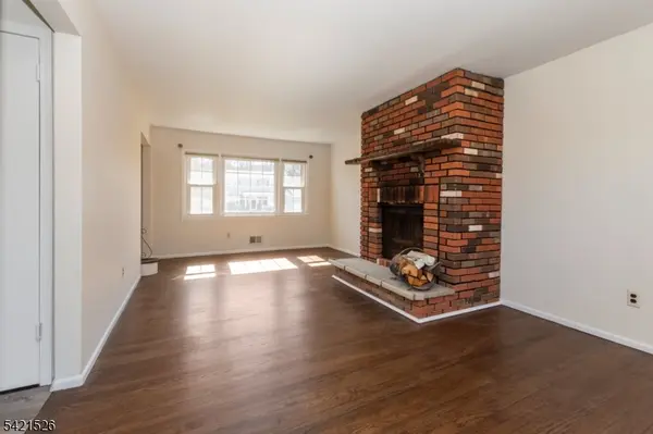 57 Clover Hill Dr, Mount Olive Twp., NJ 07836