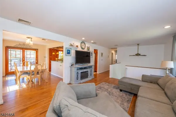 5 Abbey Ln, Pequannock Twp., NJ 07444