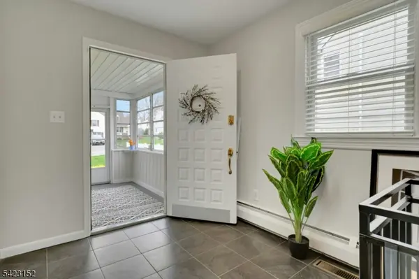 99 Beechwood Rd, Florham Park Boro, NJ 07932