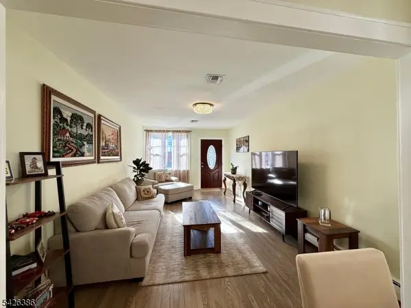 195 Maple St, Kearny Town, NJ 07032