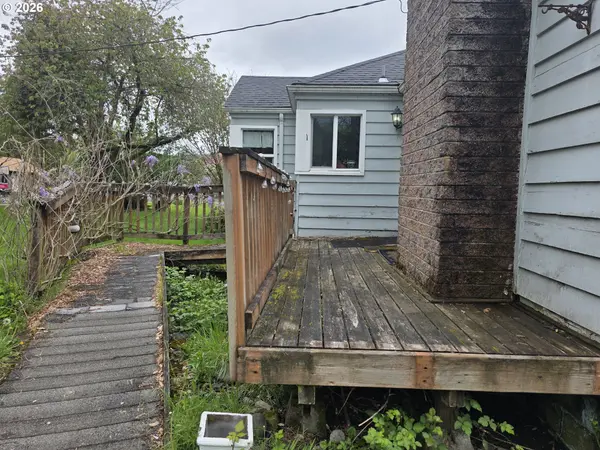 2244 32ND AVE, Longview, WA 98632