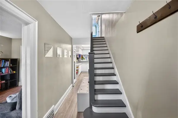 1867 Dufferin ST, Toronto C03, ON M6E 3P5