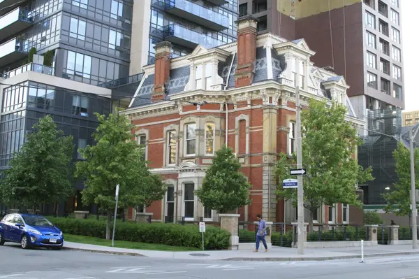 28 Linden ST #1109, Toronto C08, ON M4Y 0A4