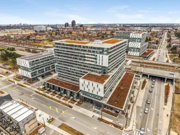 120 Varna DR #606, Toronto C04, ON M6A 0B3