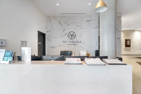 120 Varna DR #606, Toronto C04, ON M6A 0B3