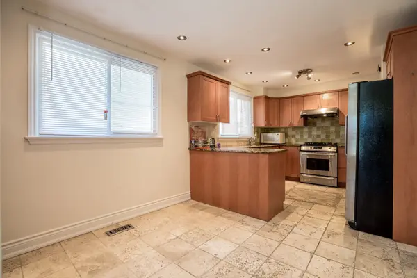 38 Foursome CRES, Toronto C12, ON M2P 1W3
