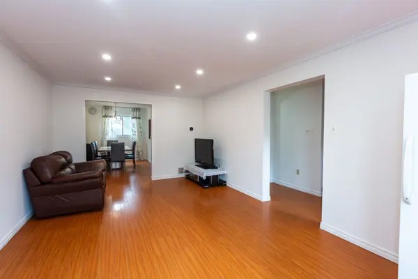 91 L'amoreaux DR S #102, Toronto E05, ON M1W 2J8