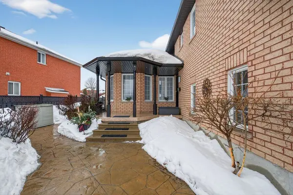 84 Loon AVE, Barrie, ON L4N 8V9