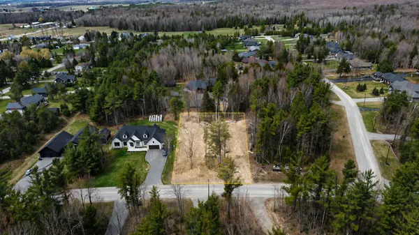 35 Marni LN, Springwater, ON L0L 2K0