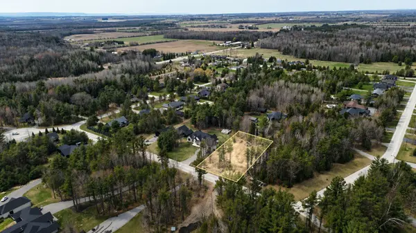 35 Marni LN, Springwater, ON L0L 2K0