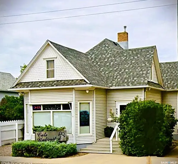 935 4th STREET, Estevan, SK S4A 0W2