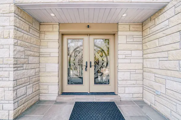 31 Bearwood DR, Toronto W08, ON M9A 4G5