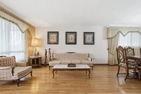 6 Urban CT, Toronto W10, ON M9W 5V6