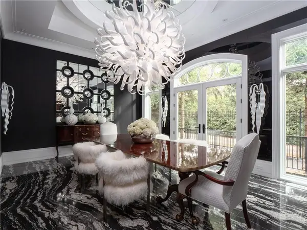 15 Chartwell RD, Oakville, ON L6J 3Z3