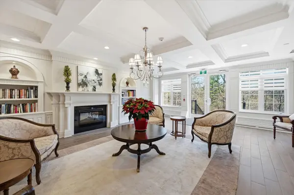 2300 Upper Middle RD W #304, Oakville, ON L6M 0T4