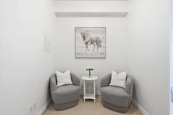 2300 Upper Middle RD W #304, Oakville, ON L6M 0T4