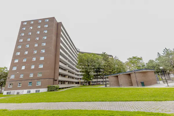 3577 Derry RD E #502, Mississauga, ON L4T 1B3