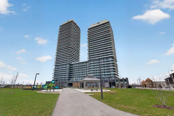 15 Skyridge DR #1402, Brampton, ON L6P 4S3