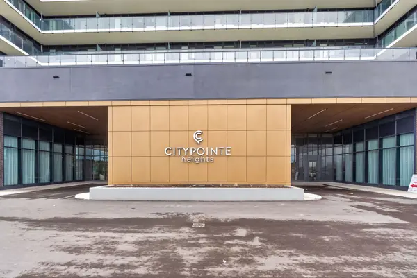 15 Skyridge DR #1402, Brampton, ON L6P 4S3