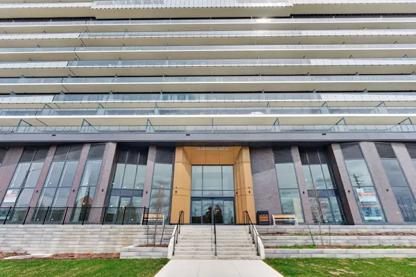 15 Skyridge DR #1402, Brampton, ON L6P 4S3