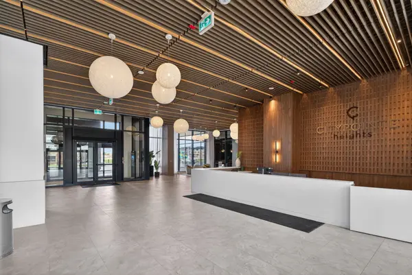 15 Skyridge DR #1402, Brampton, ON L6P 4S3