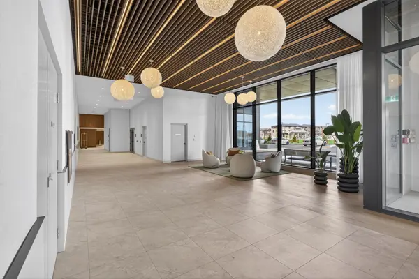 15 Skyridge DR #1402, Brampton, ON L6P 4S3