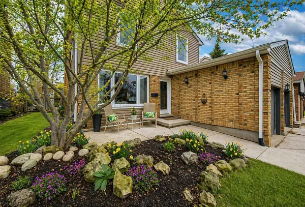 15 Deerwood CRES, Kitchener, ON N2N 1R4